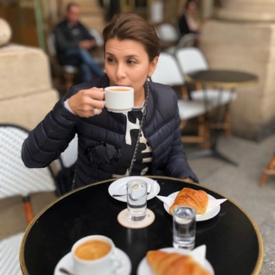 Lisa Richey dining at a Paris Cafe